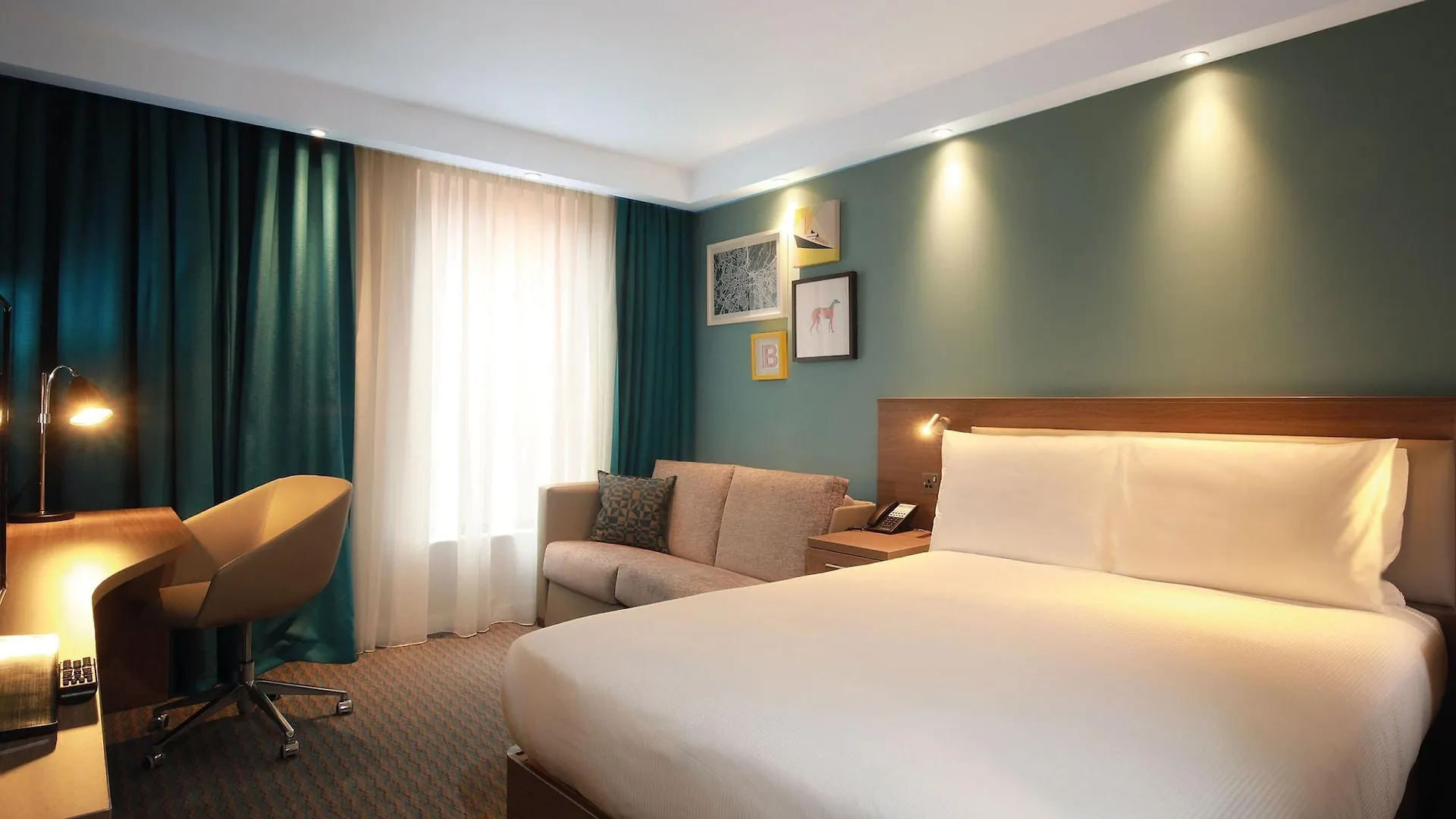 Hampton By Hilton Belfast City Centre 4*,
